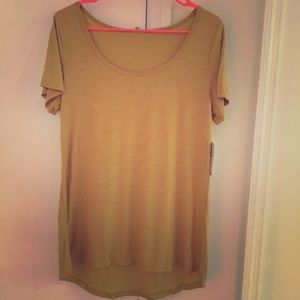 BNWT LuLaRoe Mustard Yellow Classic T (M)